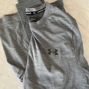 Mens Under Armpur Medium athletic long sleeve